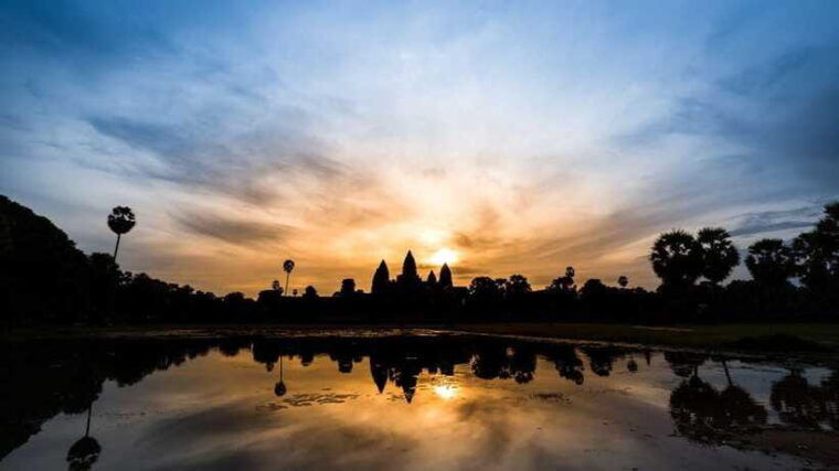 angkor-wat-sunrise-ta-prohm-and-bayon-temple-tour