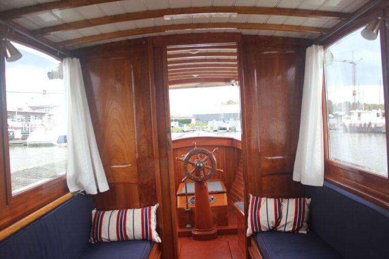 antwerp-private-old-harbour-boat-tour-incl-drinks-snacks