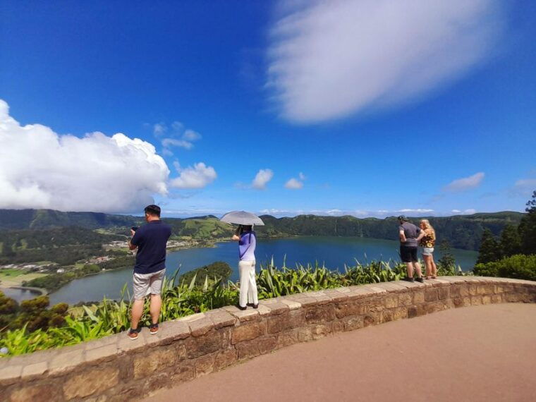 azores-shore-tour-sete-cidades-with-small-wine-cheese