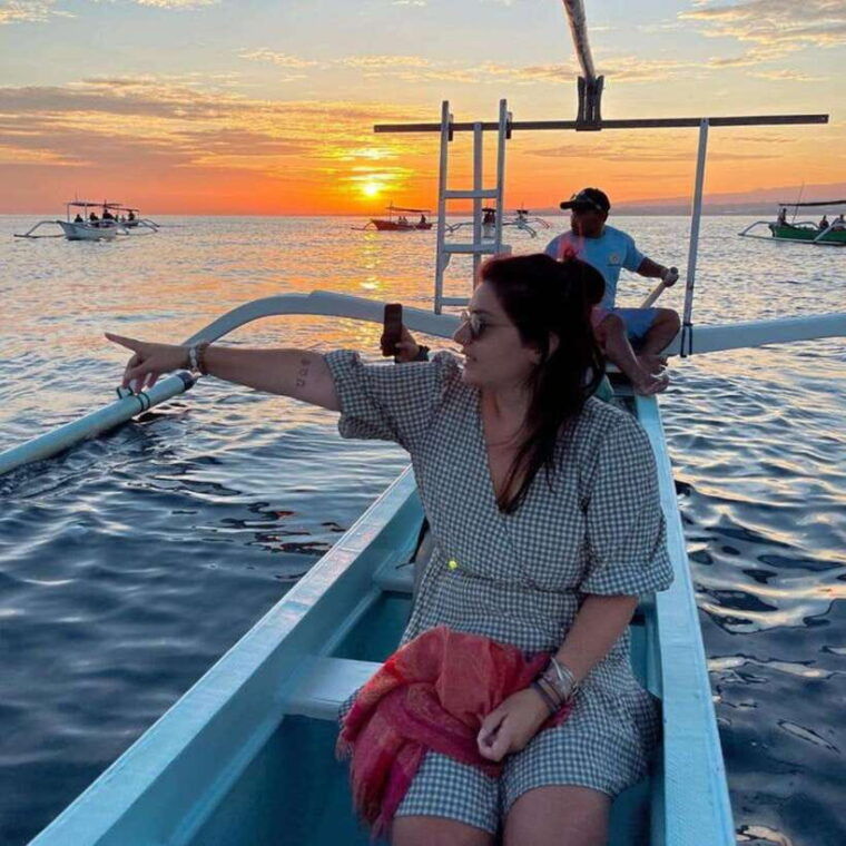 bali-lovina-dolphin-tour-watching-sunrise