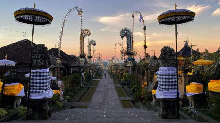 bali-pengelipuran-village-rice-terrace-waterfall-tour