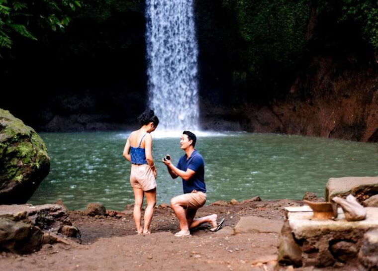 bali-waterfalls-rice-terrace-swing-with-photographer