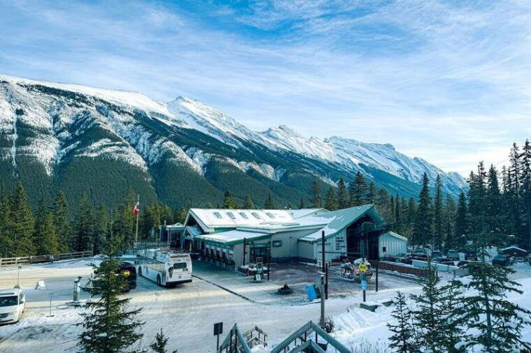 banff-hot-spring-gondola-lakes-wildlife-tour