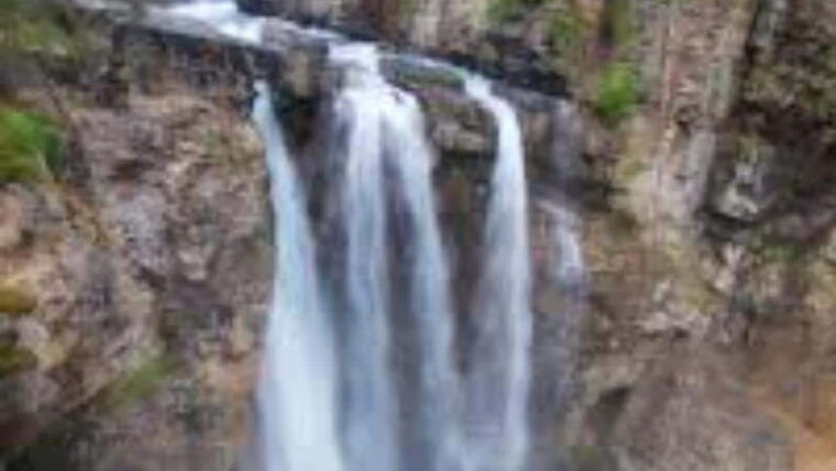 banff-lake-louise-moraine-emerald-johnston-canyon-tour-2