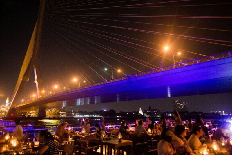bangkok-2-hour-dinner-shows-on-white-orchid-river-cruise