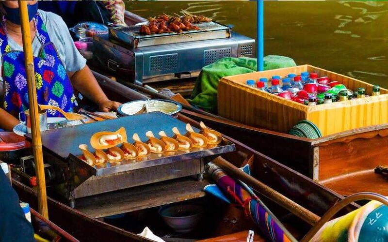 Bangkok: Damnoen Saduak and Train Market With Boat Ride - Maeklong Railway Market: Witnessing the Unique Trading Practices