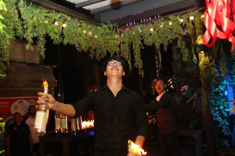 bangkok-sukhumvit-district-bar-and-club-crawl-with-shots