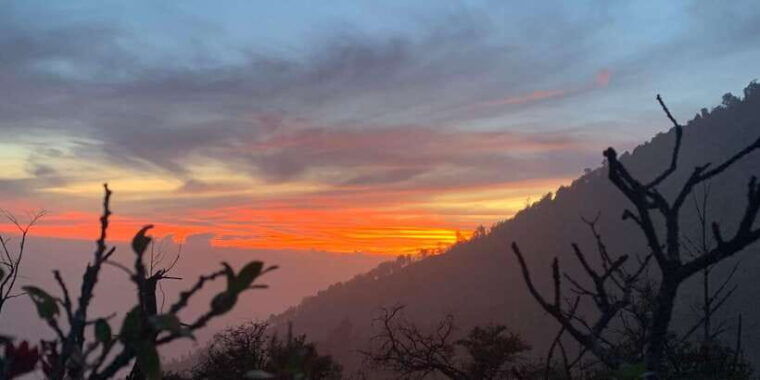 banyuwangi-bali-mount-ijen-midnight-blue-fire-guided-tour
