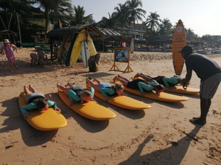 beginner-surfing-lesson-and-surfguide