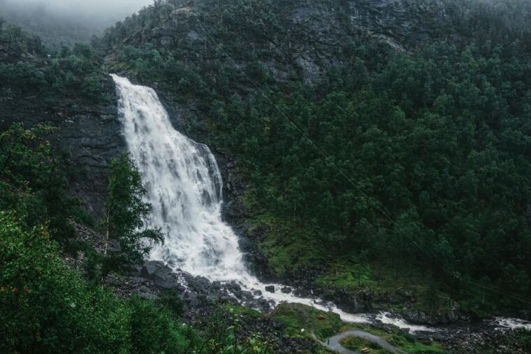 bergen-waterfalls-of-hardangerfjord-guided-tour