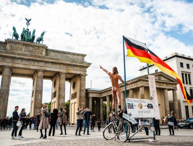 berlin-city-on-a-budget-walking-tour-with-local