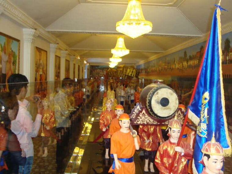 best-of-phnom-penh-half-day-private-city-tour