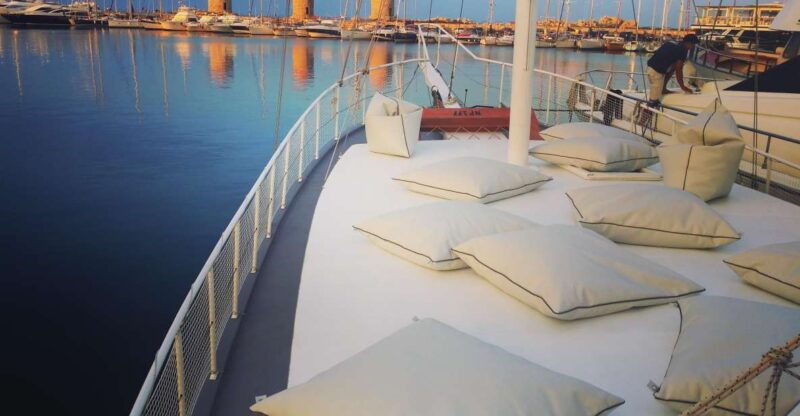 boat-trip-to-anthony-quinns-bay-food-drinks-included