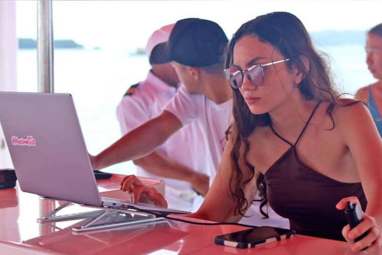 boracay-red-whale-party-cruise-w-snacks-water-activities