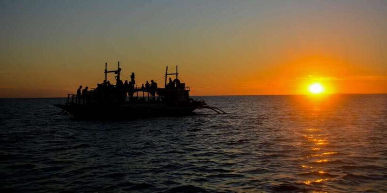 boracay-sunset-cruise-with-water-activities