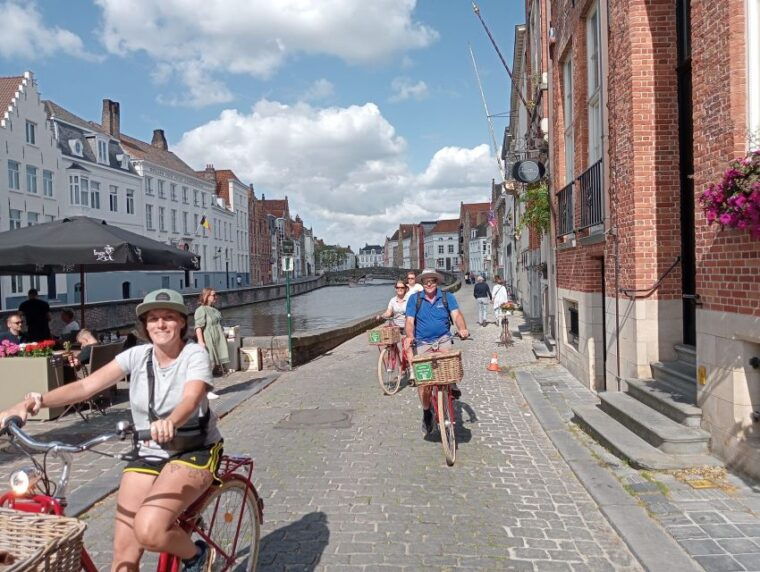 bruges-guided-retro-bike-tour-of-highlights-and-hidden-gems