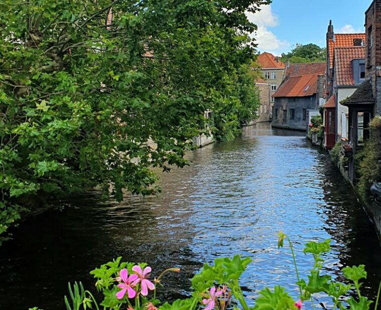 bruges-small-group-boat-cruise-and-guided-walking-tour