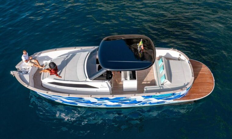 capri-private-boat-tour-from-sorrento-on-gozzo-35