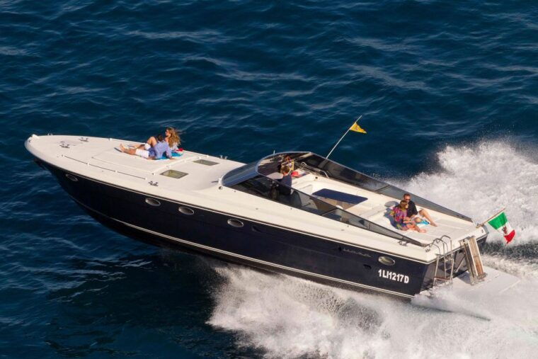 capri-private-boat-tour-from-sorrento-on-itama-50