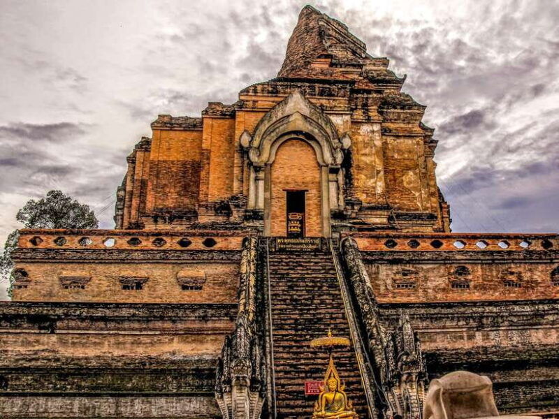 Chiang Mai: 3 Hour Old City and Temples Guided Walking Tour - Key Points