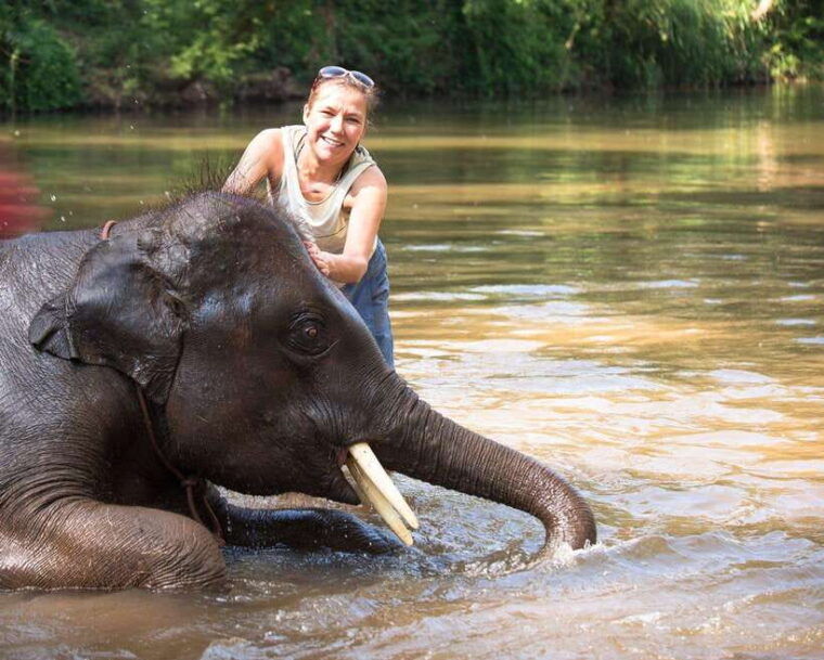chitwan-jungle-safari-tour-with-canoe-ride-in-forest-river