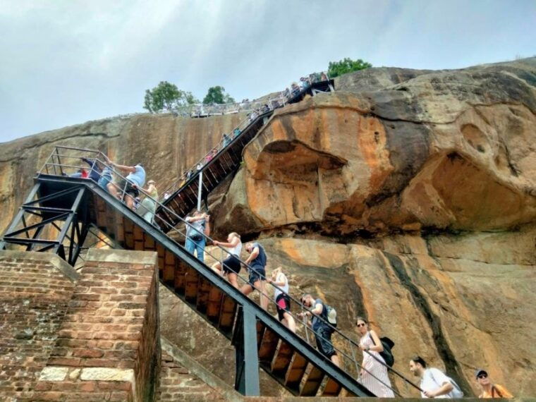 colombo-sigiriya-dambulla-minneriya-park-safari-day-tour