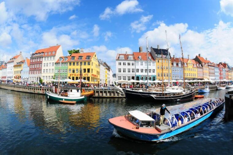 copenhagen-old-town-and-nyhavn-private-family-tour