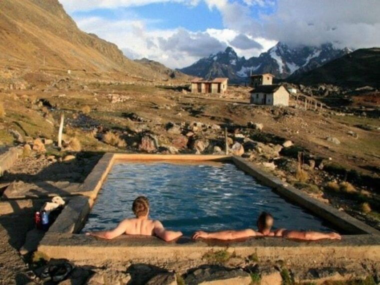 cusco-trekking-through-the-7-lakes-of-ausangate