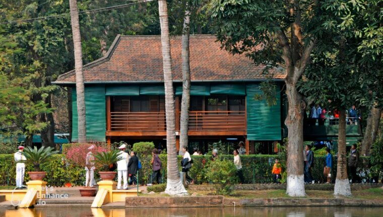 cycling-tour-in-hanoi-old-quarter-red-river-delta