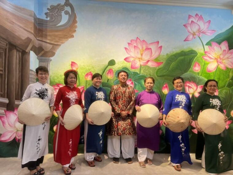 da-nang-experience-vietnamese-elegance-w-ao-dai-in-showroom