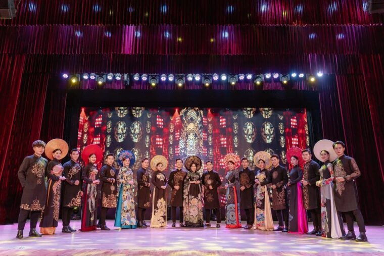 da-nang-the-ao-dai-show-timeless-vietnamese-elegance