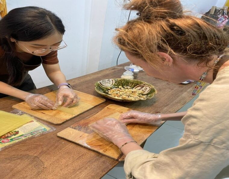 da-nang-traditional-cooking-class-and-pho-with-local-girl