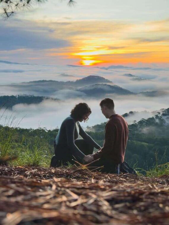 dalat-cloud-chasing-packaged-tour-sunrise-nature-serenity