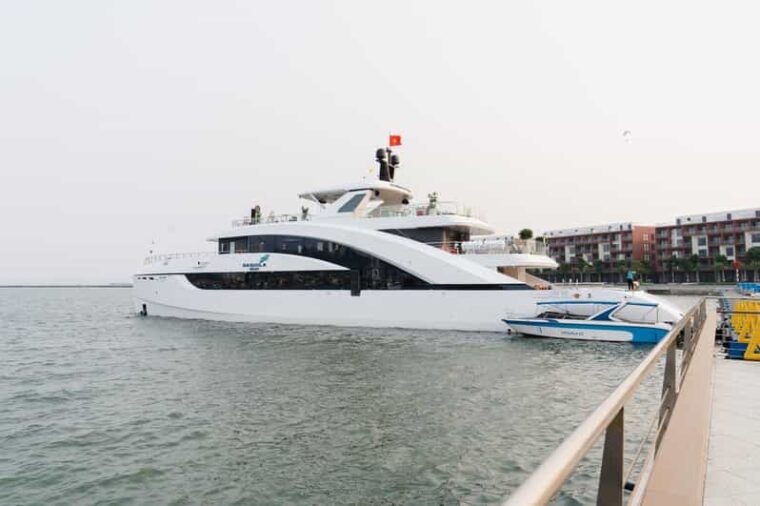 day-trip-luxury-experience-in-ha-long-bay-by-saquila-yacht