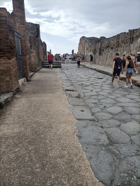 discover-pompeii-with-a-professional-guide-for-2hrs