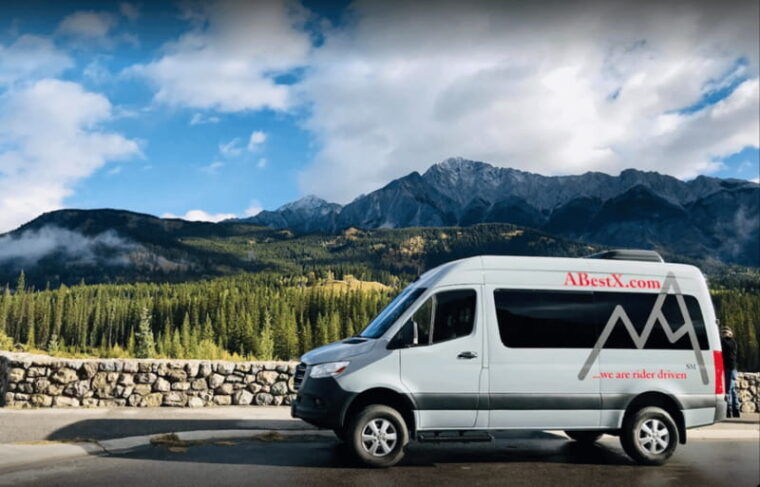 explore-banff-lake-louise-moraine-lake-day-trip-shuttle