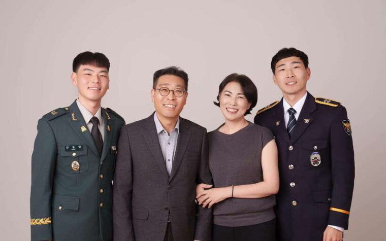 family-couple-and-group-photoshoot-in-seoul