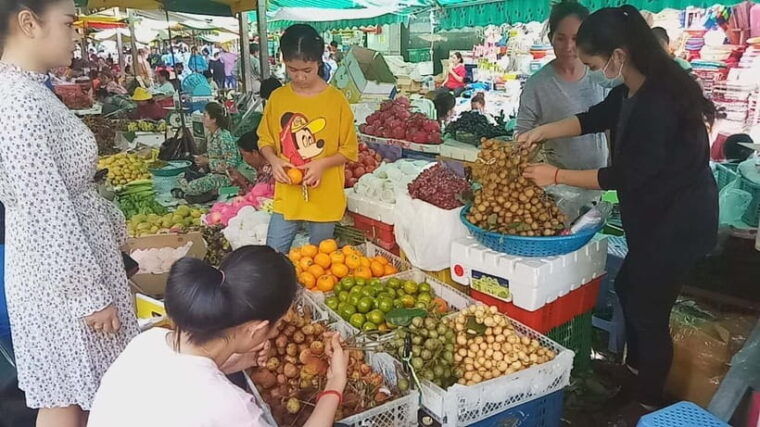 floating-village-cruise-at-tonle-sap-lake-street-food-tour