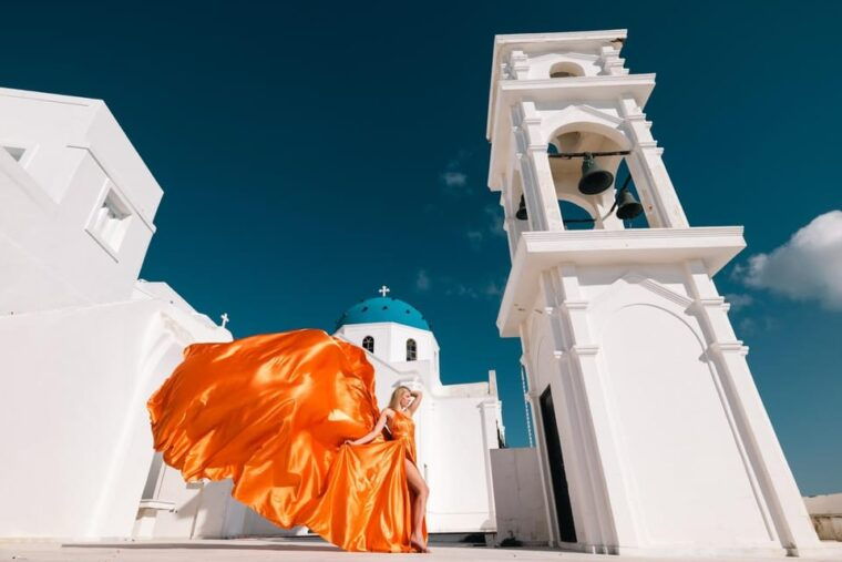 flying-dress-photoshoot-in-santorini-with-hotel-pickup