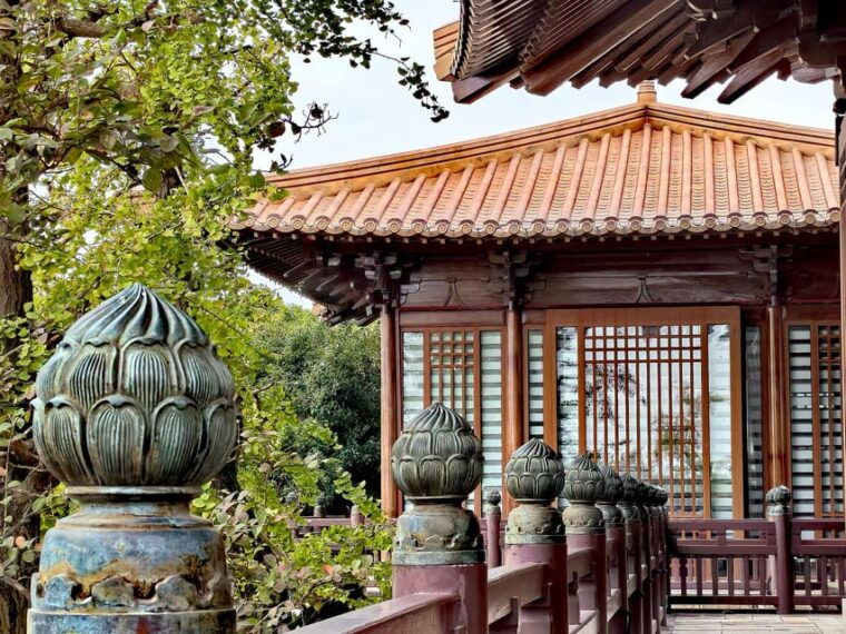 free-private-tour-in-shanghai-the-bund-yu-garden-zhujiajiao