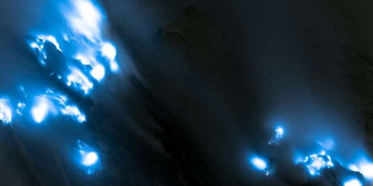 from-bali-private-mount-ijen-crater-volcano-midnight-trek