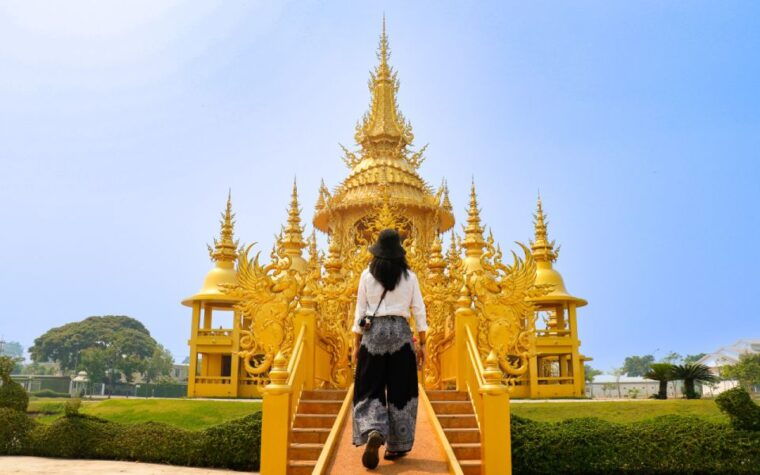 from-chiang-rai-famous-temples-and-golden-triangle-day-tour