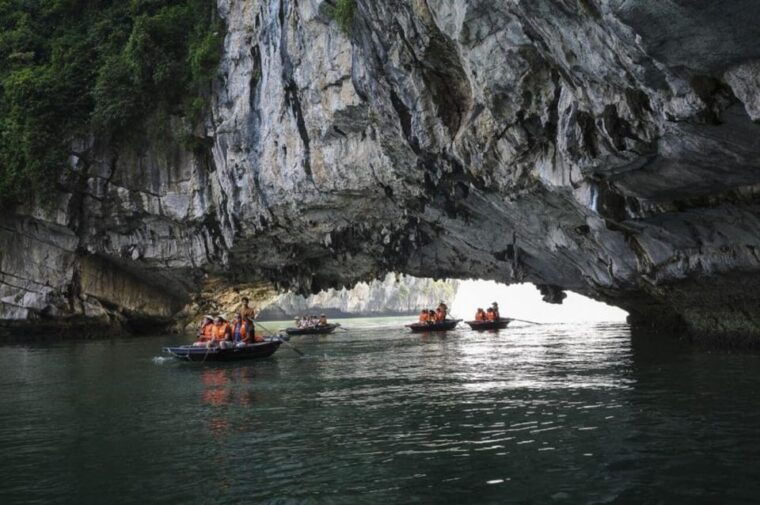 from-hanoi-halong-bay-titop-island-sung-sot-luon-caves-2