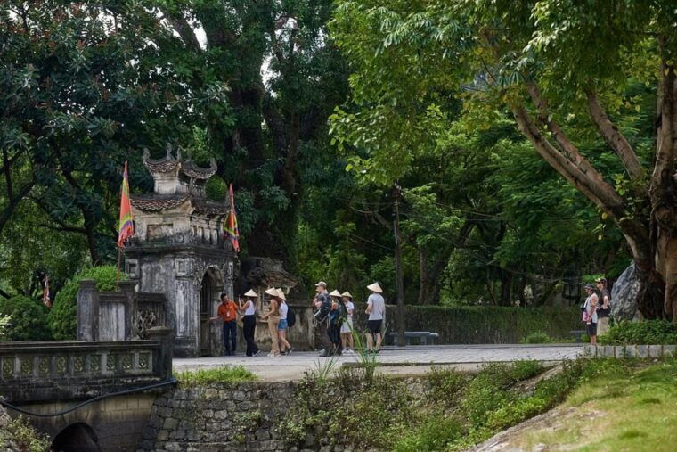 from-hanoi-ninh-binh-2d1n-hoa-lu-bai-dinh-trang-an-hang-mua