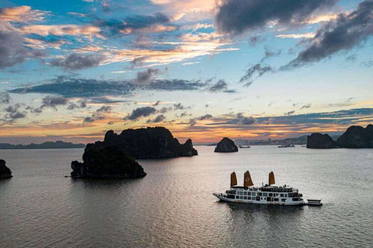 from-hanoi-travel-ha-long-bay-2-days-with-a-luxury-cruise