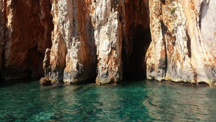 from-hvar-private-tour-to-the-red-rocks-pakleni-islands