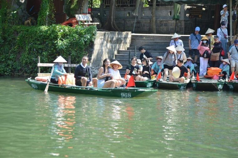 from-ninh-binh-ha-noi-bai-dinh-trang-an-mua-cave-trip