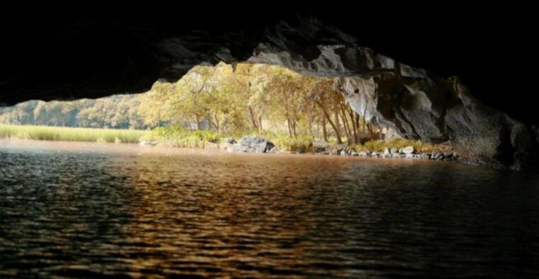 from-ninh-binh-hoa-lu-trang-an-mua-cave-full-day-2