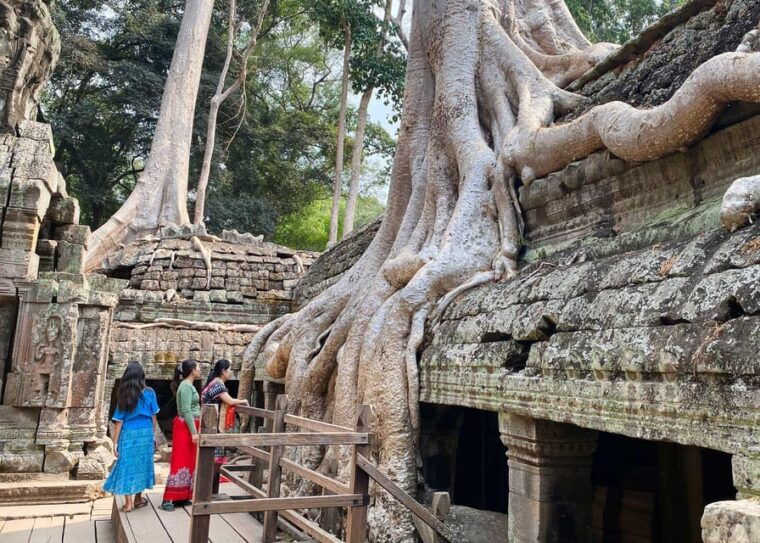 from-phnom-penh-angkor-wat-bayon-and-ta-prohm-day-trip