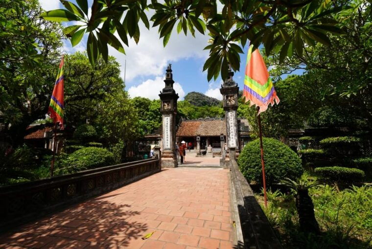 full-day-trip-hoa-lu-tam-coc-biking-with-bufet-from-hanoi